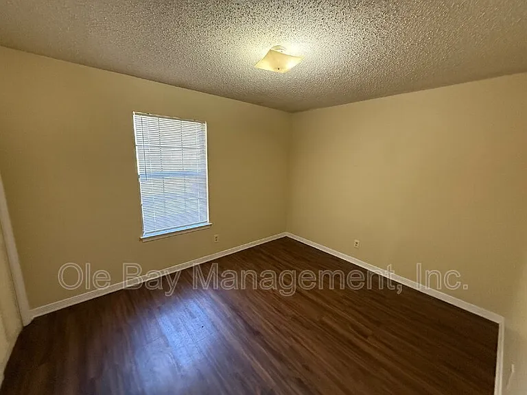 929 Navco Rd — Photo 3