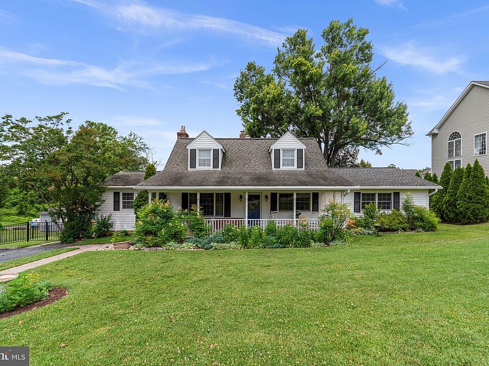 1st image of 6160 Hooks Ln