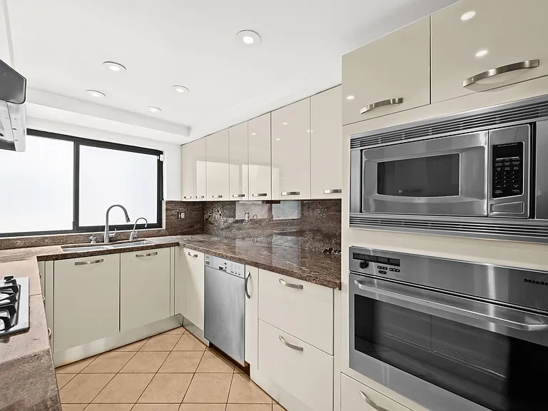 357 El Camino Dr — Photo 3