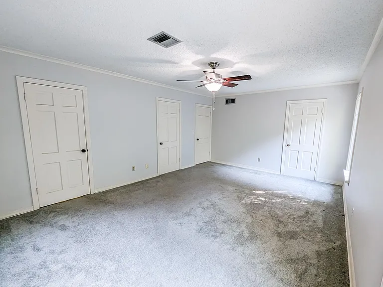 6231 Dillingham Ave — Photo 7