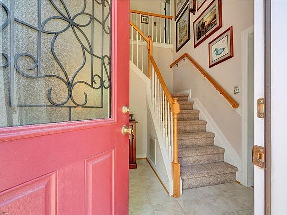 3rd image of 304 Winterberry Ln