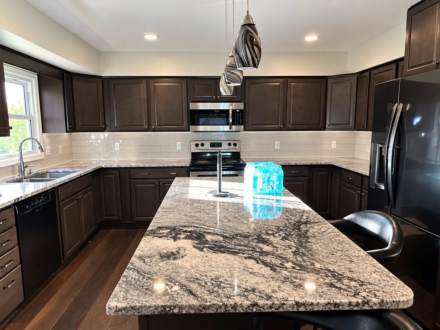 3 bed, 2349 sqft, $2,850 — Photo 2
