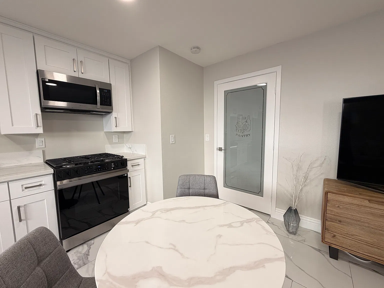 2 bed, 1200 sqft, $3,750 — Photo 4