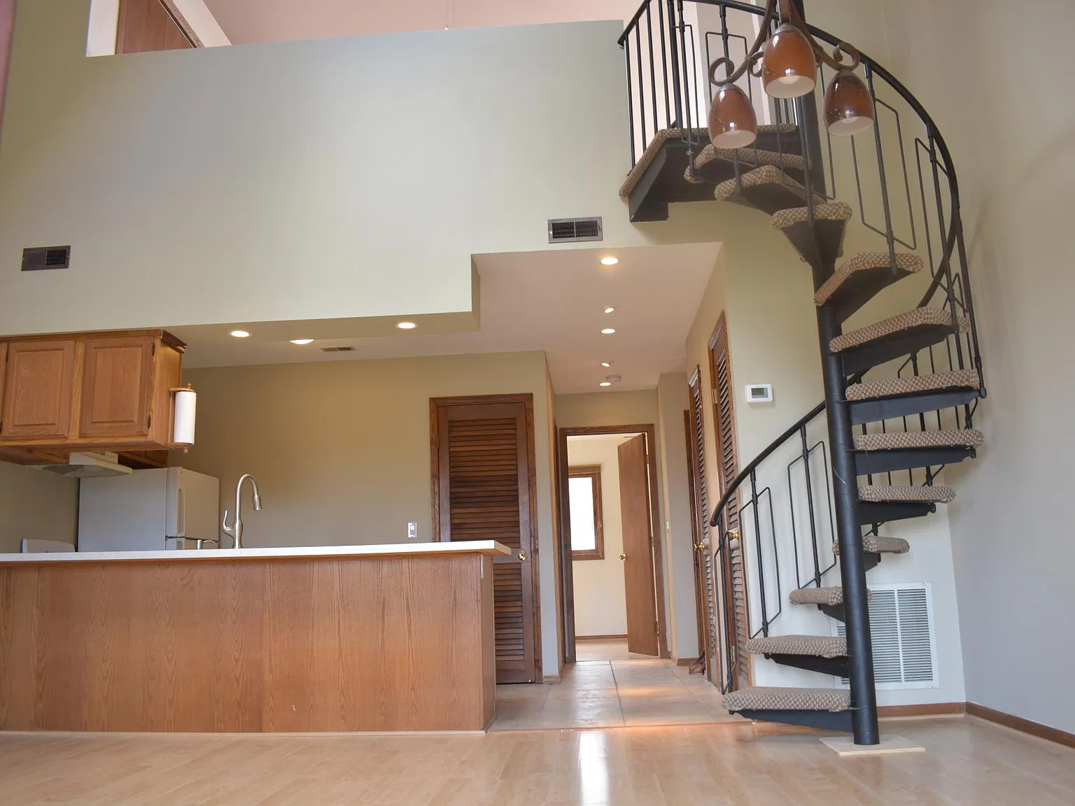 2 bed, 900 sqft, $2,050 — Photo 1