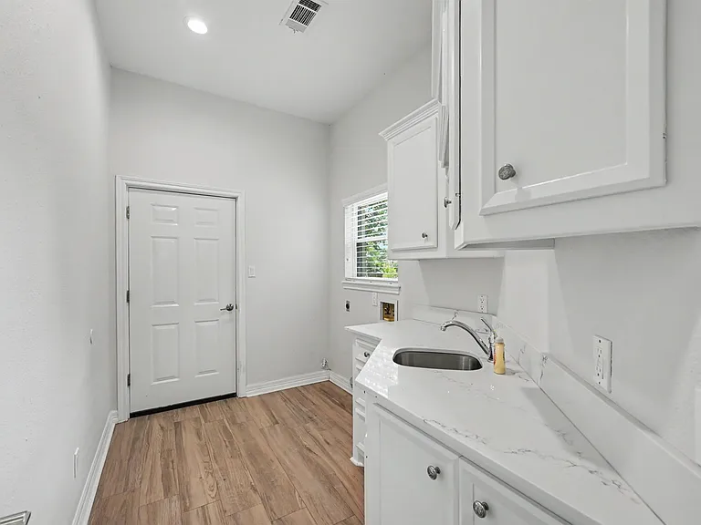 60 La Jolla Cir — Photo 26