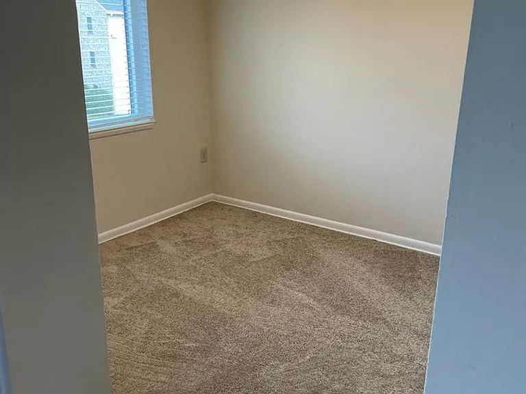 Mallard Courts Apartments — Photo 25