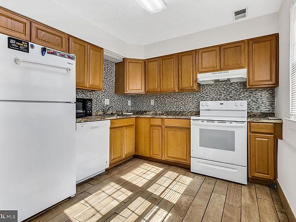 4th image of 1011 Copperfield Ct