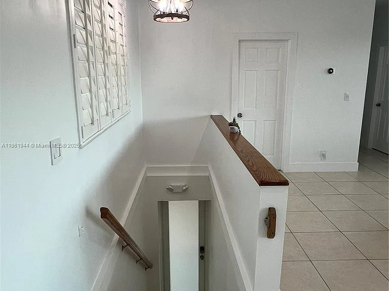7760 Aviation Blvd — Photo 33