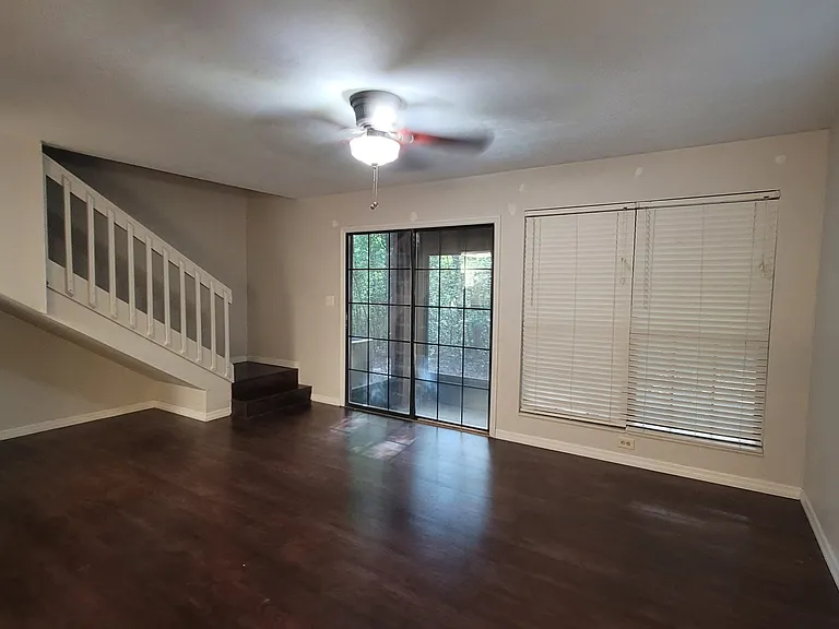 819 SW 57th Ter #1 — Photo 3