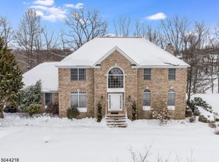 10 Stone Bridge Dr, Andover, NJ 07821