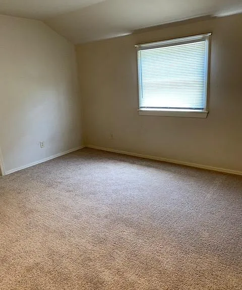 Upstairs Middle Bedroom