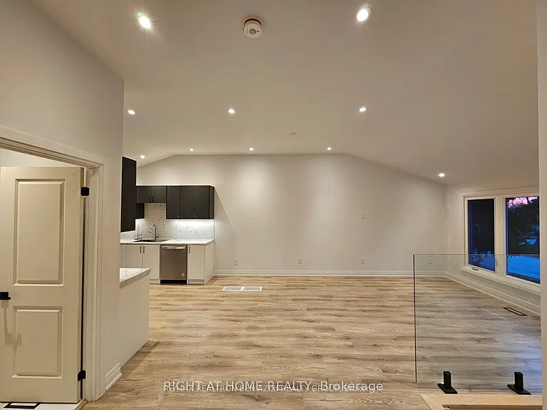 271 Parkwood Ave — Photo 5