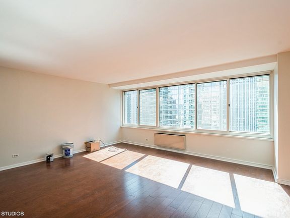 5th image of 211 E Ohio St Penthouse 23