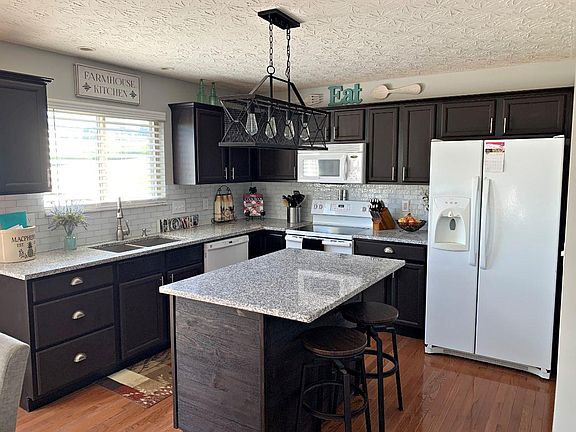 4th image of 6964 Lucia Dr