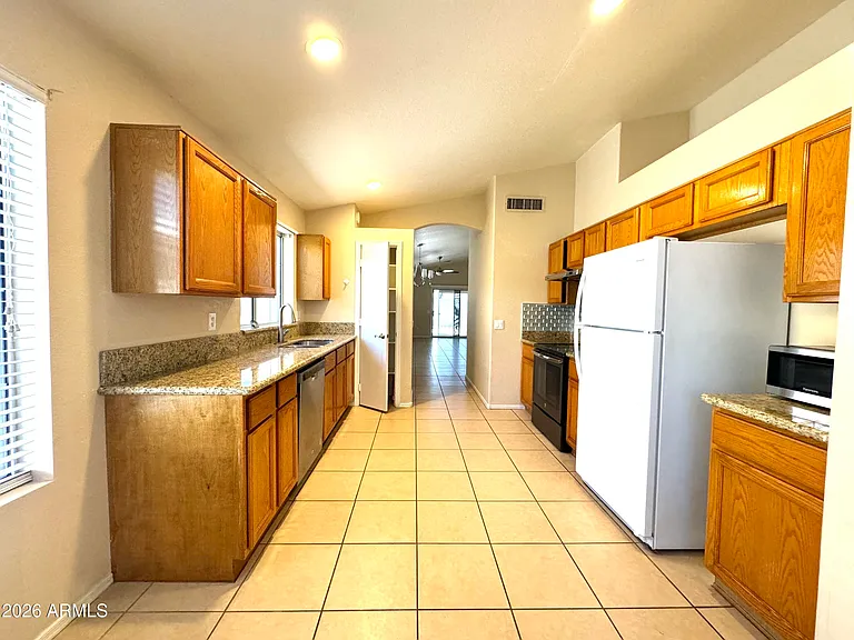 629 N Kenneth Pl — Photo 6