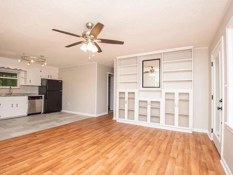 136 Harrison Ln — Photo 22