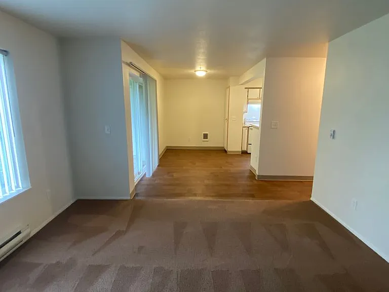 Steeple Chase Apartments — Photo 11