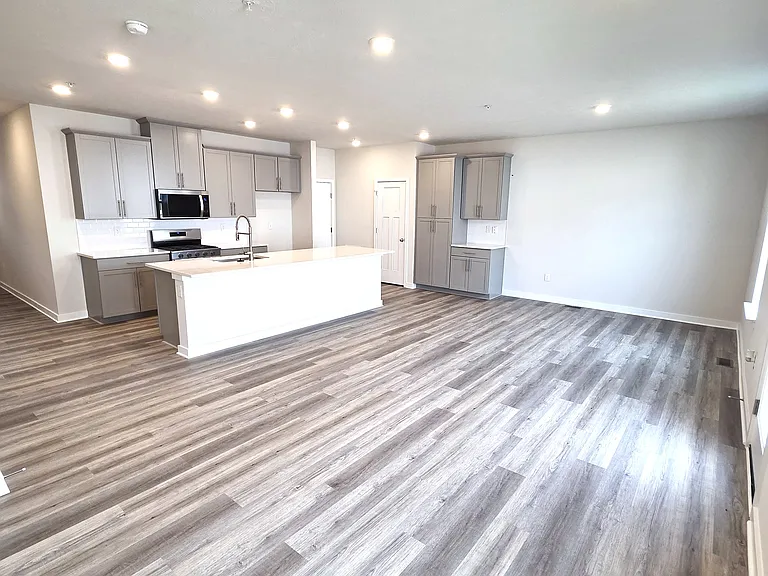 1008 Madisyn Ln — Photo 5