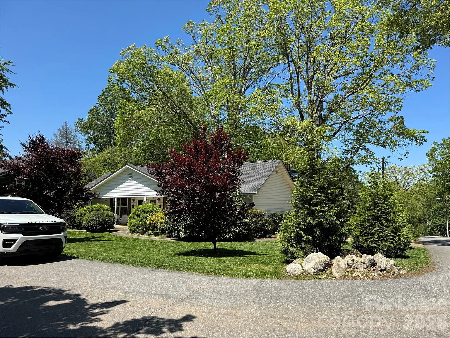 2 bed, 1.0 bath, 900 sqft, $1,650 — Photo 2