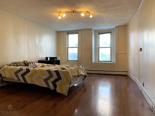 Rented by Hillel Realty Group | media 10