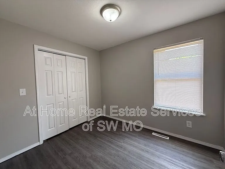 2940 W Walnut St — Photo 9