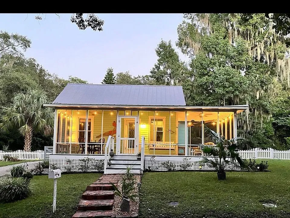 218 Pryor St