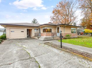 215 7th St, Lynden, WA 98264