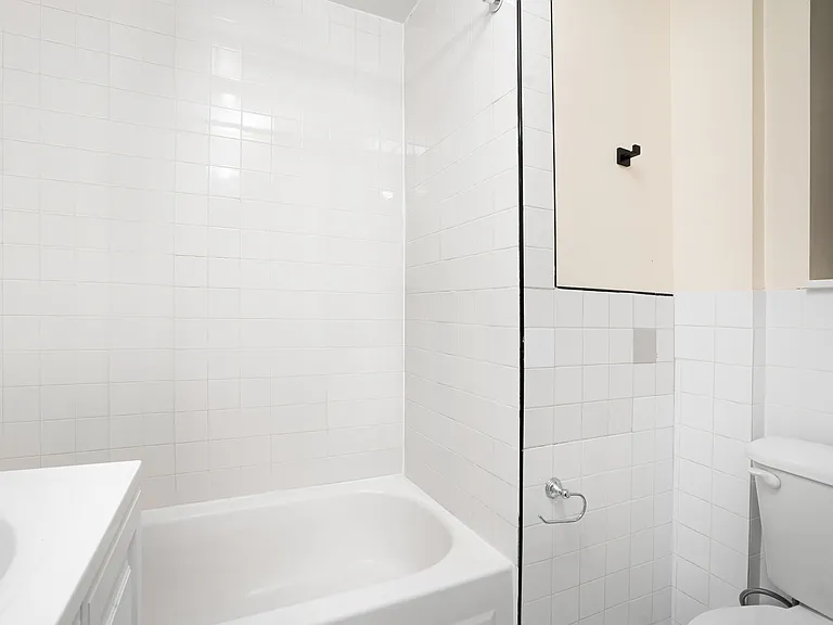 169 Mulberry St #7 — Photo 8