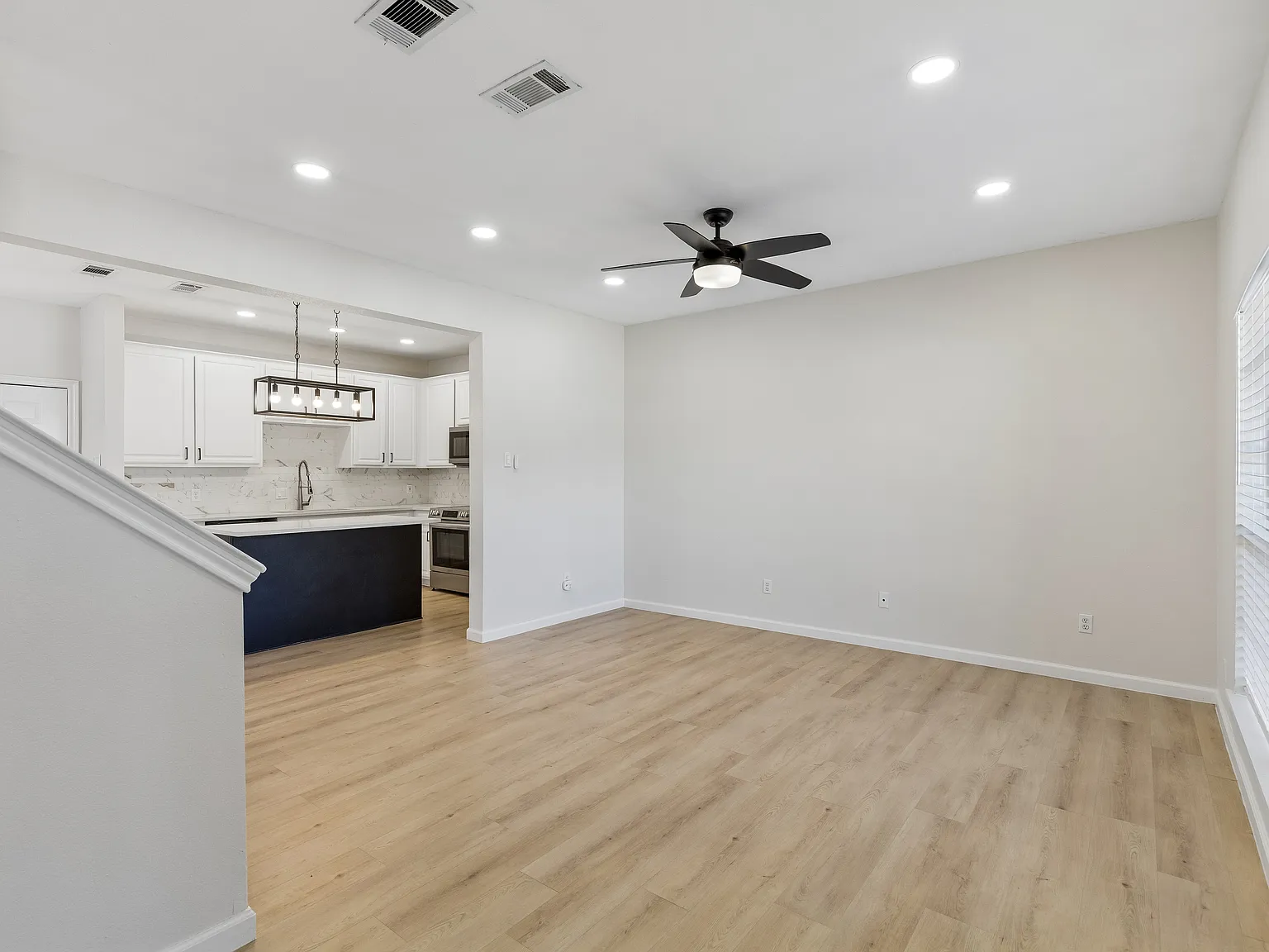 3 bed, 2.5 bath, 1459 sqft, $2,300 — Photo 1