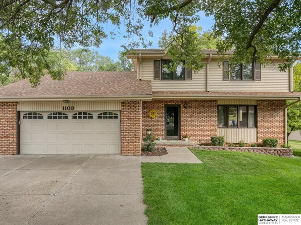 1103 Bruce Cir, Bellevue, NE 68005