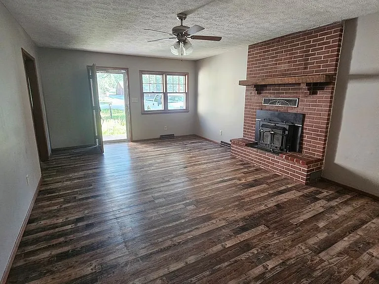 725 W Talmage St — Photo 3