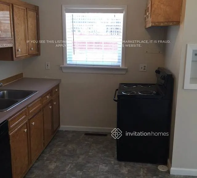 1351 Oswego St — Photo 33
