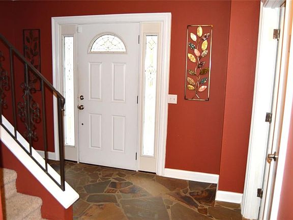 2nd image of 536 Lynnmeade Rd