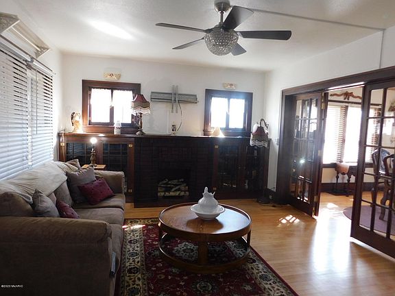 4th image of 52 Fairview Ave