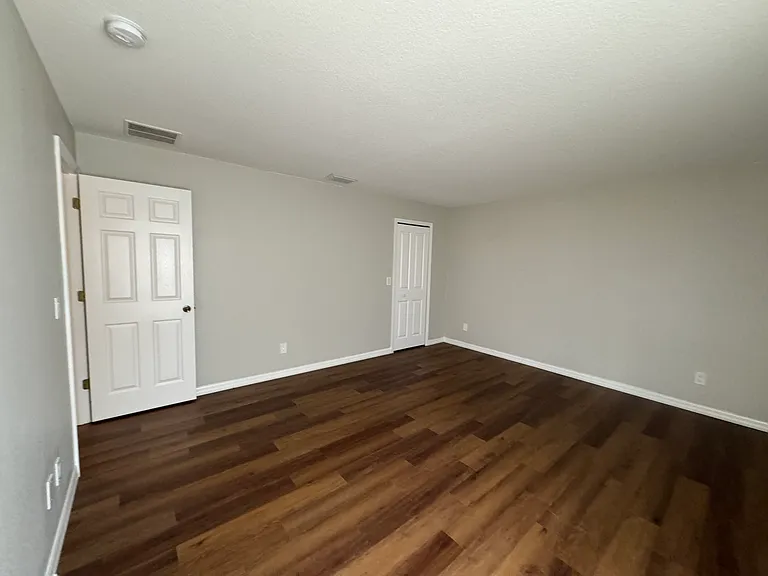 1305 Congress Ave — Photo 15