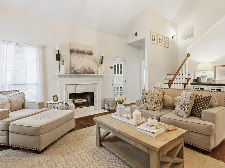 2300 Amberley Woods Trce — Photo 35