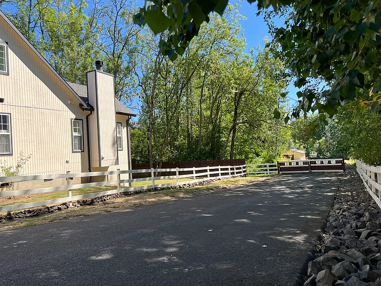 Private driveway to greenspace and shop