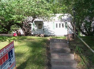 517 Waverly Rd, Davenport, IA 52804