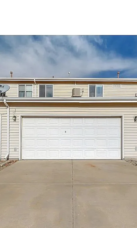Exterior rear - 3380 Saratoga St #D