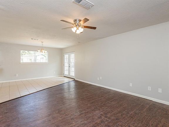 4th image of 371 Somerset Ct