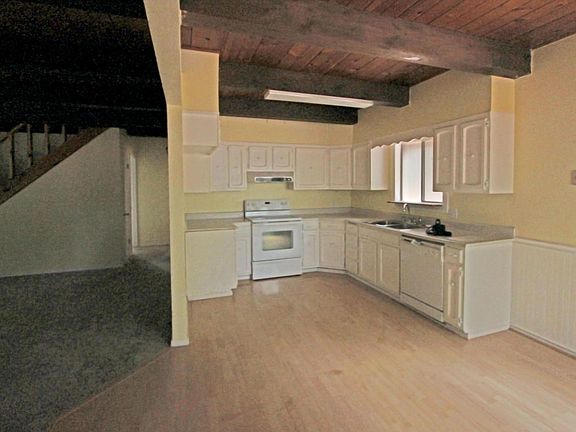 2nd image of 35427 Redwood Dr
