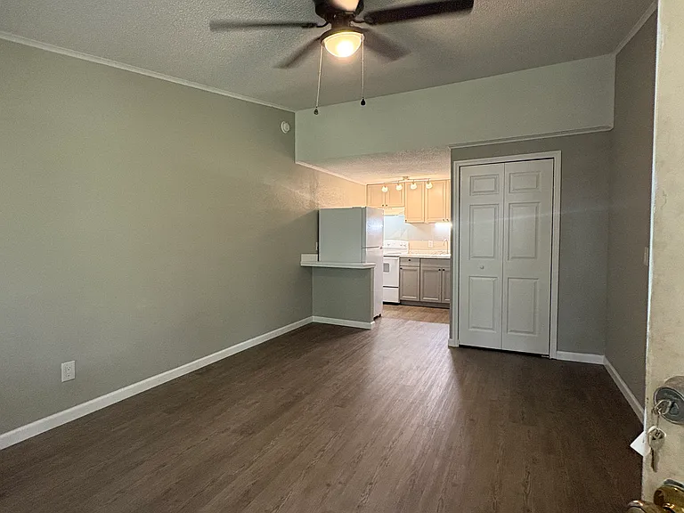 37930 Hillside Ln — Photo 1