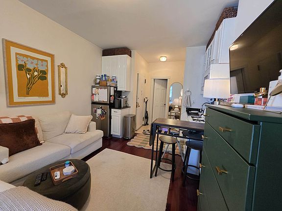4th image of 108 Charles St #J
