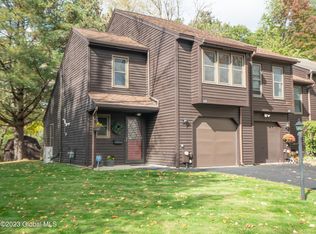 418 Greenhill Ct, Albany, NY 12203