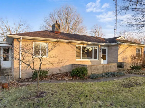 301 S 1st St, Pierceton, IN 46562