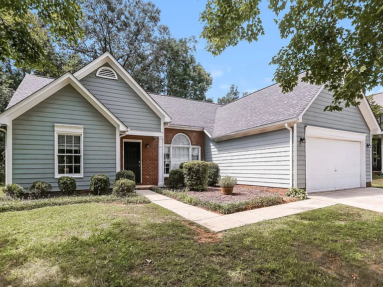 11621 Long Forest Dr — Photo 4