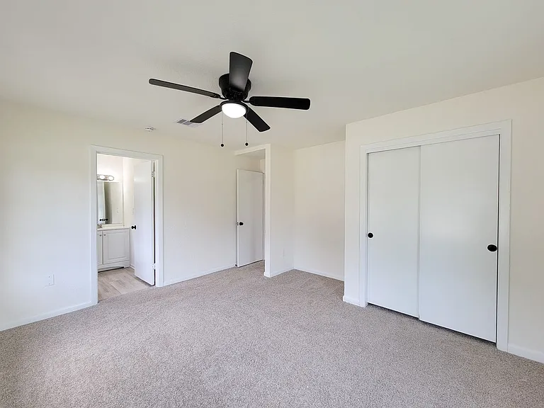 301 Cypress St — Photo 28