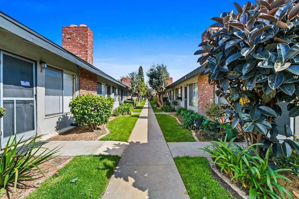 Magnolia Apartments — Photo 1
