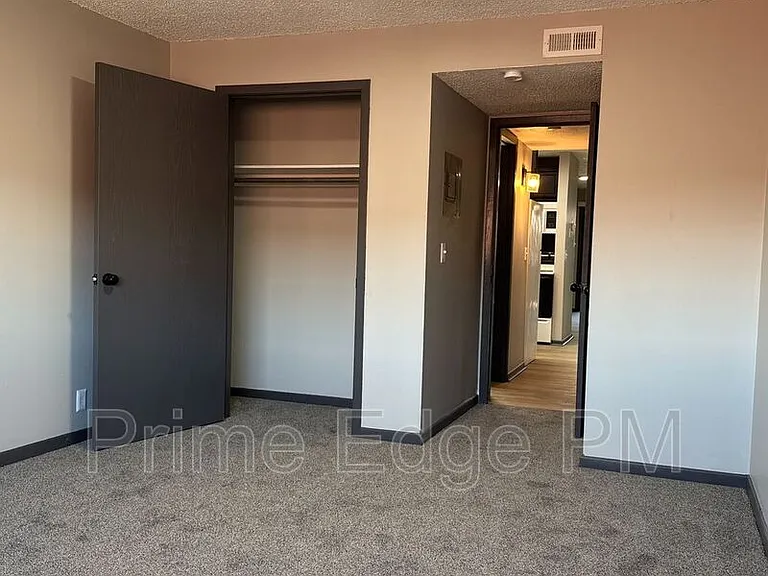 1121 N 28th St #8 — Photo 12