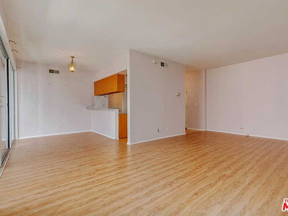 3rd image of 14144 Dickens St APT 214